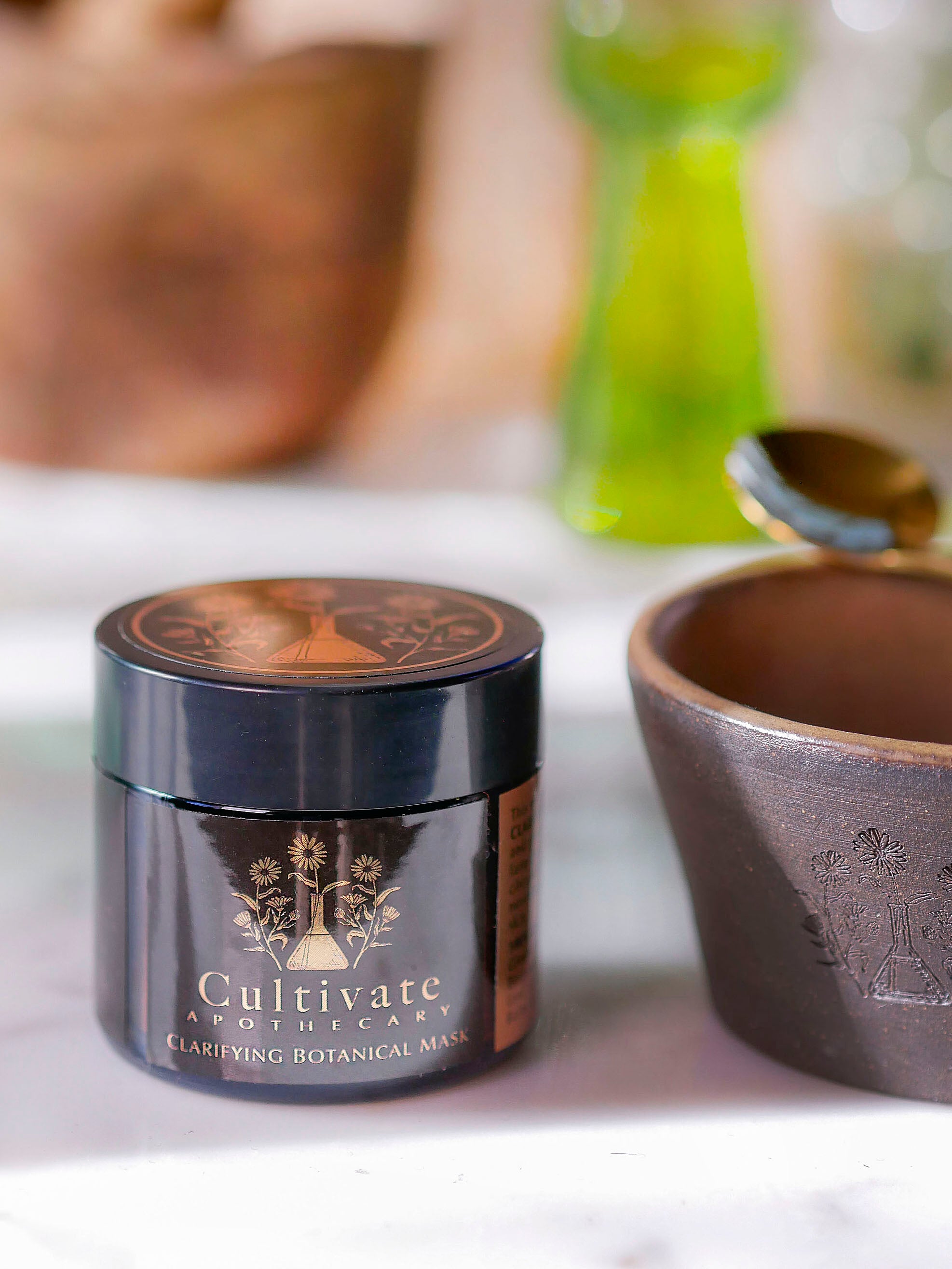 Botanical clarifying clay mask product.